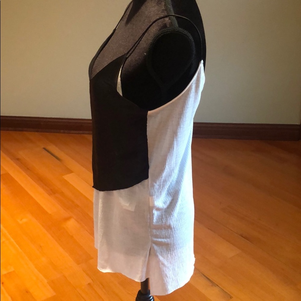 Zara Collection Black And White Top Size Medium✨ - Picture 7 of 8